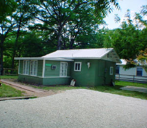 BLee/cabin2driveway.JPG