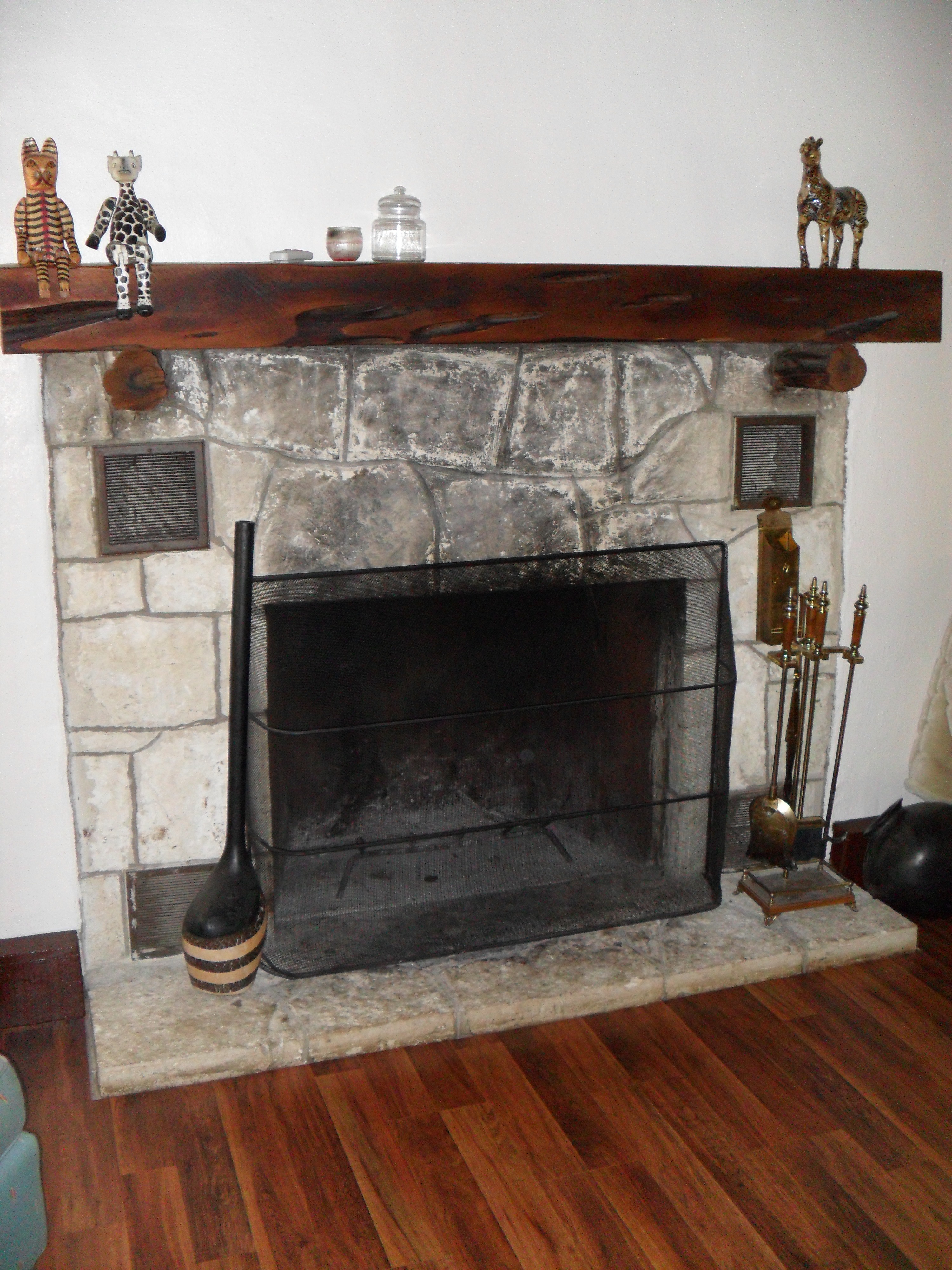 BLee/fireplacenew.JPG